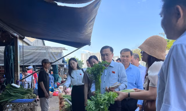 An toàn thực phẩm tại chợ đầu mối: Mới quản đầu ngọn, chưa xác định được 'gốc'