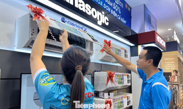 Mùa mưa không 'làm nguội' thị trường: Người dân TPHCM rủ nhau sắm máy lạnh giảm giá sâu