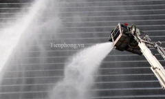 Diễn tập chữa cháy lớn ở nhà cao tầng