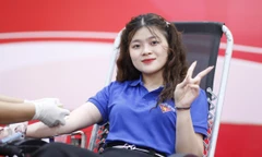 Một đoàn viên tham gia hiến máu. Ảnh: Nguyễn Thắng