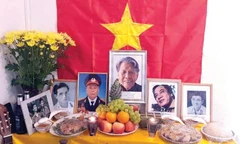 Bàn thờ trong nhà của thương binh Nguyễn Huy Thắng tại Berlin ảnh: NVCC 