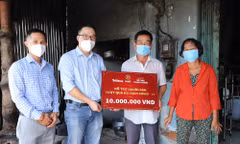 Báo Tiền Phong cùng Prime Group trao 10 triệu đồng hỗ trợ một hộ dân vượt qua đại dịch COVID-19