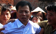 Ông Nguyễn Thanh Chấn được trả tự do và bồi thường sau 10 năm chịu án oan.