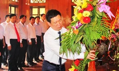 Dâng hương tại quê hương Chủ tịch Hồ Chí Minh