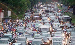Kinh tế khó khăn, băn khoăn thu phí