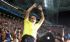 HLV Promrut vô địch SEA Games cả trên cương vị cầu thủ lẫn HLV. Ảnh: Twitter.