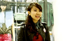 Nữ sinh Hà thành đẹp hút hồn, trổ tài MC tiếng Anh