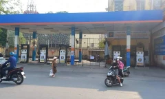 Cây xăng đóng cửa là hiện tượng ngày càng thấy thường xuyên hơn ở Hà Nội những ngày vừa qua/