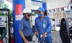 nếu không sử dụng Quỹ Bình ổn giá, có thể giảm từ 800-1.000 đồng một lít đối với xăng E5RON92, và giảm từ 1.000 đồng đến 1.300 đồng một lít với dầu diezen 0.05S.