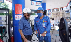 nếu không sử dụng Quỹ Bình ổn giá, có thể giảm từ 800-1.000 đồng một lít đối với xăng E5RON92, và giảm từ 1.000 đồng đến 1.300 đồng một lít với dầu diezen 0.05S.