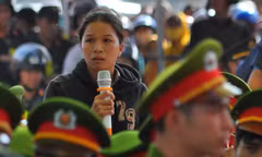 Bà Trần Thị Trinh đã có đơn xin hoãn phiên tòa vì vừa sinh con nhỏ.