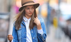 Học sao phối đồ với áo khoác jeans