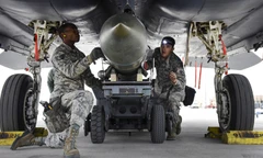 Ông Trump 'bật đèn xanh' cung cấp hàng nghìn quả bom hạng nặng cho Israel