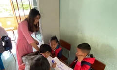 Trẻ em dân tộc thiểu số trước khi vào lớp 1 phải được dạy Tiếng Việt