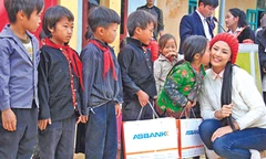 Hoa hậu Ngọc Hân: Tiếc và buồn khi bạn trẻ hâm mộ sai người