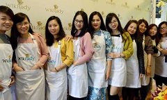 Hoàng Nhật Mai và các cộng sự đang tham gia gây dựng dự án giáo dục trực tuyến cho phụ nữ Ảnh: NVCC 