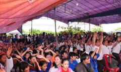 Học sinh Quảng Bình và đại biểu Hành trình tại buổi giao lưu Tuổi trẻ vì biển đảo quê hương