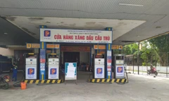 Treo biển hết xăng cả tuần vẫn không tìm được nguồn cung ứng
