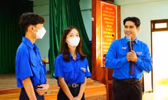 Giảng viên, bí thư Đoàn khoa hăng say nghiên cứu khoa học cùng sinh viên