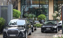 Dàn siêu xe nhà trai chuẩn bị lễ rước dâu hoa hậu Đặng Thu Thảo 