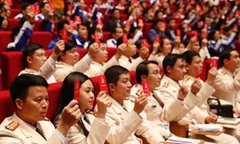 Các đại biểu biểu quyết tại Đại hội. ẢNh: Như Ý