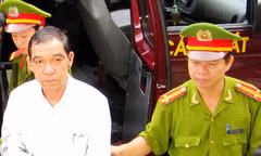 Ông Huỳnh Ngọc Sỹ phủ nhận 'đút túi' tiền tỉ