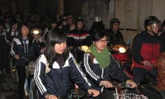 Lùi giờ tan trường, đường vẫn tắc