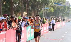 Nhà vô địch marathon nam khẳng định sức mạnh 