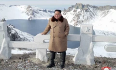 Nhà lãnh đạo Triều Tiên Kim Jong Un vừa lại bị Tổng thống Mỹ Donald Trump gọi là “Ông Tên lửa”