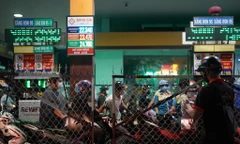 Ám ảnh rào chắn, dây giăng ở cây xăng TPHCM như thời phong tỏa giãn cách xã hội 