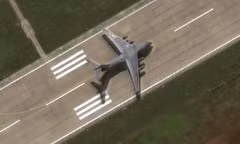 Hình ảnh chiếc Y-20 trên đá Chữ Thập