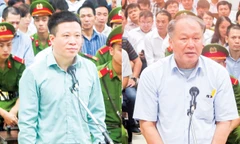 Các bị cáo Hà Văn Thắm (bìa trái), Phạm Công Danh trả lời HĐXX.