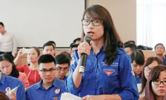 Các trí thức trẻ, giảng viên trẻ góp ý tại Hội nghị.