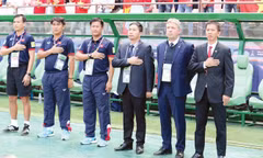 HLV Hoàng Anh Tuấn (bìa phải) sẽ trợ giúp cho HLV Hữu Thắng trong chiến dịch SEA Games 29 vào tháng 8 tới. Ảnh: VSI.