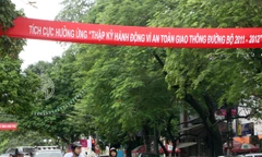 Băng rôn ghi sai trên phố Lý Thường Kiệt