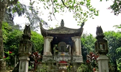 Lăng Ngô Quyền trước đây.
