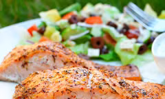 Cá hồi Hy Lạp nướng cho ngày đông lạnh