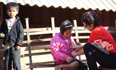 Lệch lạc thần tượng: Đừng hạ bệ giá trị bản thân