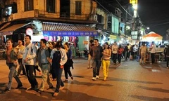 Phố đi bộ trong khu phố cổ Hà Nội.