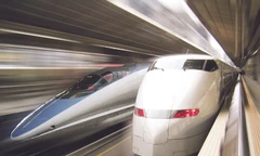 Mô hình tàu cao tốc của nước ngoài. Ảnh: T.L