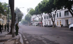 Khách sạn Metropole trong những ngày Tổng thống Donald Trump lưu trú luôn được bảo vệ nghiêm ngặt. Ảnh: Toan Toan