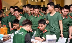 Hơn 800 lượt cán bộ, nhân viên, học viên Học viện Kỹ thuật quân sự hiến máu tại Chủ Nhật Đỏ năm 2025