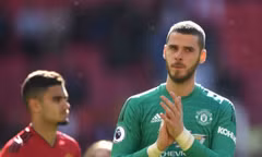 De Gea không hài lòng vì bị M.U trừ 25% lương.