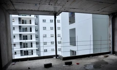 Nhiều chuyên gia cho rằng, mất nhiều phí 'bôi trơn' để xin giấy phép. Ảnh minh họa