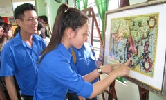 Sinh viên tại triển lãm