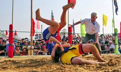 Dự thi ảnh: Đấu vật ngày xuân