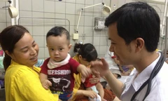 Bé Nam đã khoẻ mạnh, nhanh nhẹn và chuẩn bị xuất viện. Ảnh: D.Hải