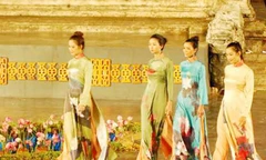 Sông Hương hội ngộ áo dài