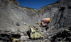 Hiện trường thảm khốc vụ tai nạn. Ảnh: Reuters