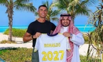 Ronaldo và Chủ tịch Abdullah Al Majid.